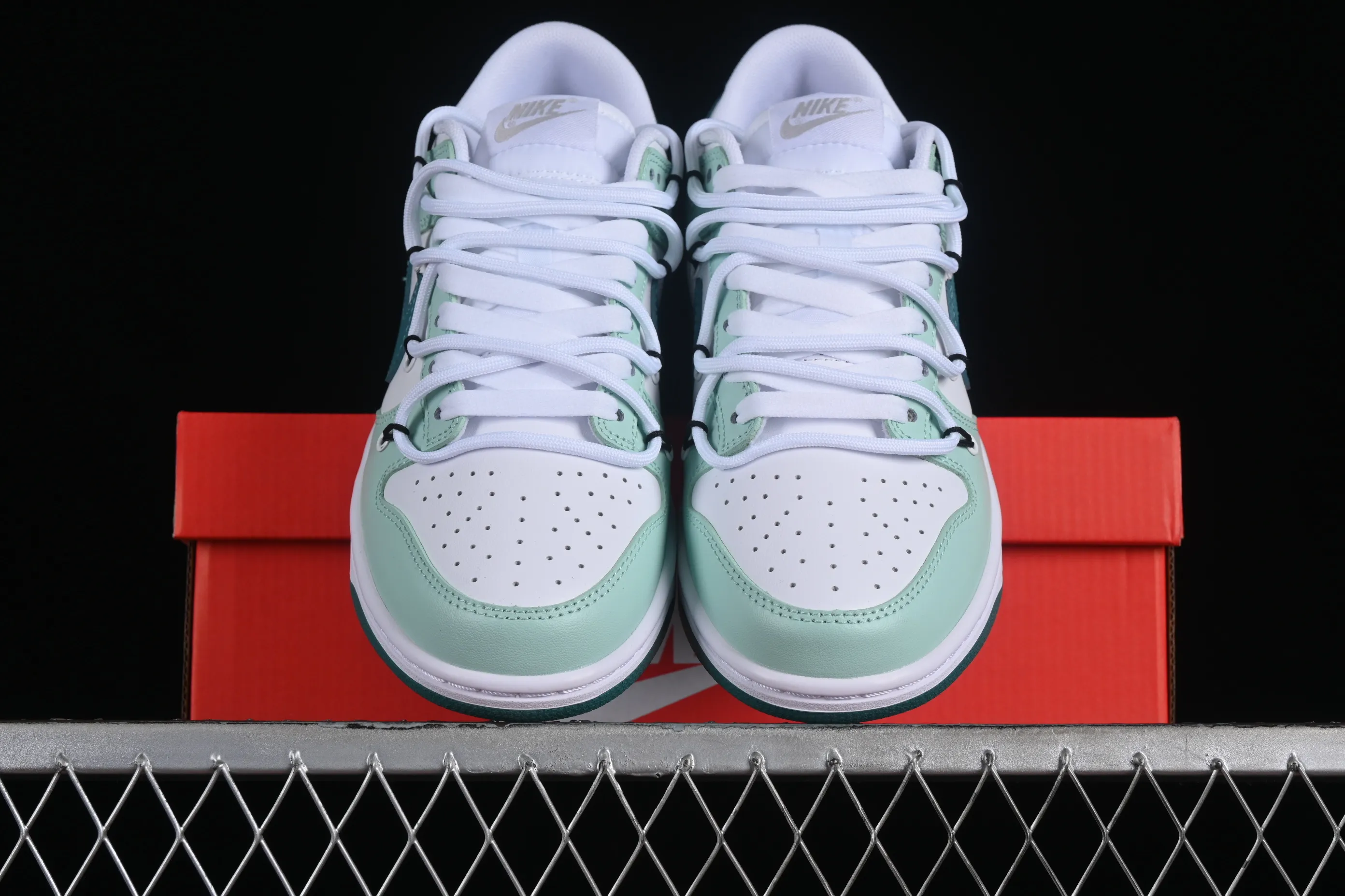 All categories Nk SB Dunk series Nk SB Dunk Low low-top sneakers Z version Nk SB Dunk Low white green SB low-top sports and leisure sneakers FD9911-101